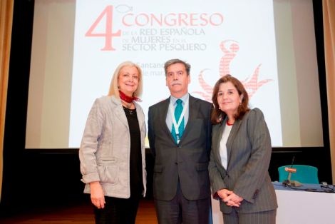 De izq. a dcha. Aurora de Blas, Subdirectora Gral. de Economía Pesquera; Carlos Larrañaga, Director Gral. de Ordenación Pesquera, y Mª del Mar...