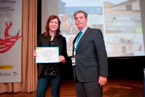 Entrega de reconocimientos al "Emprendimiento de la mujer pesquera" a la iniciativa "Albergue Mariñero Finistellae". Recoge el...