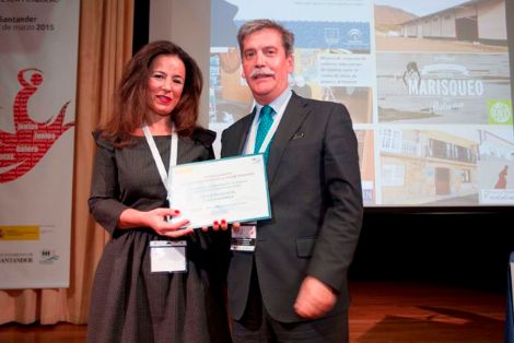 Entrega de reconocimientos al "Emprendimiento de la mujer pesquera" a la iniciativa "Fun & Food Ocio Gastronómico". Recoge...