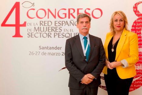 Carlos Larrañaga, Director General de Ordenación Pesquera, y Blanca Martínez, Consejera de Ganadería, Pesca y Desarrollo Rural de Cantabria,...