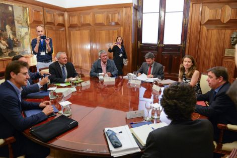 Hoy, tras una primera reunión mantenida con OPAs y Cooperativas Agro-alimentarias, en la sede del Ministerio