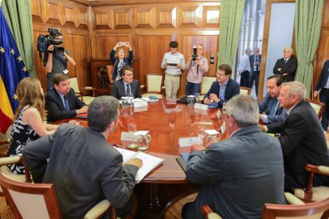 Hoy, tras una primera reunión mantenida con OPAs y Cooperativas Agro-alimentarias, en la sede del Ministerio