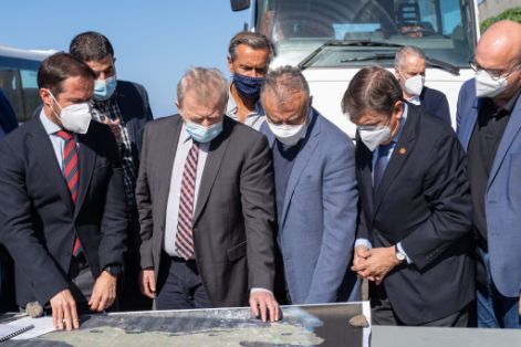 El comisario europeo y el ministro de Agricultura visitan La Palma