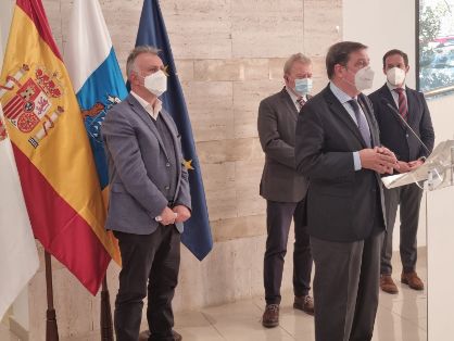 El comisario europeo y el ministro de Agricultura visitan La Palma