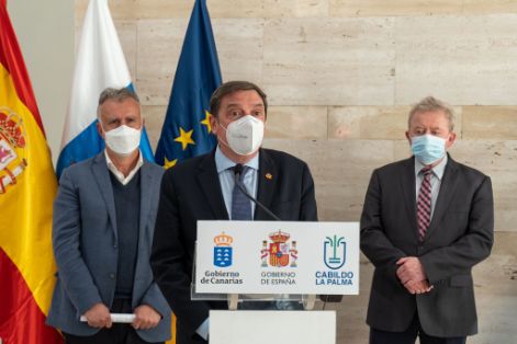 El comisario europeo y el ministro de Agricultura visitan La Palma