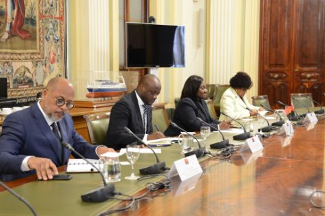 En una reunión mantenida hoy en la sede del ministerio 